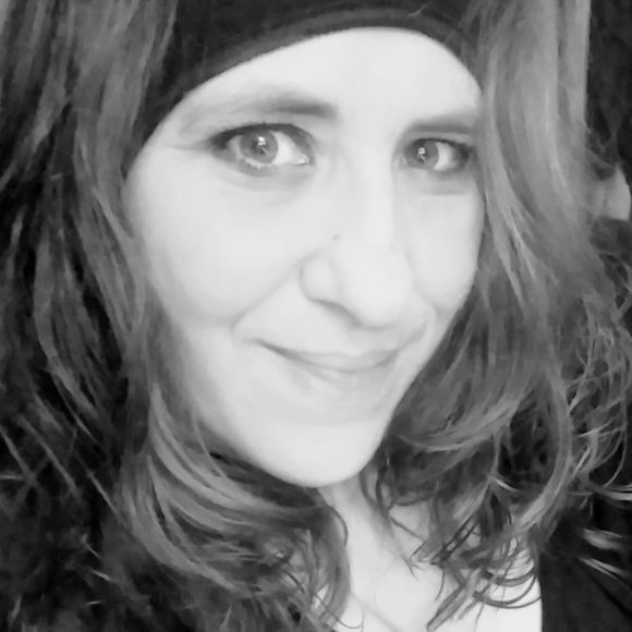 Meet your Posher, Amanda - Picture 1 of 1